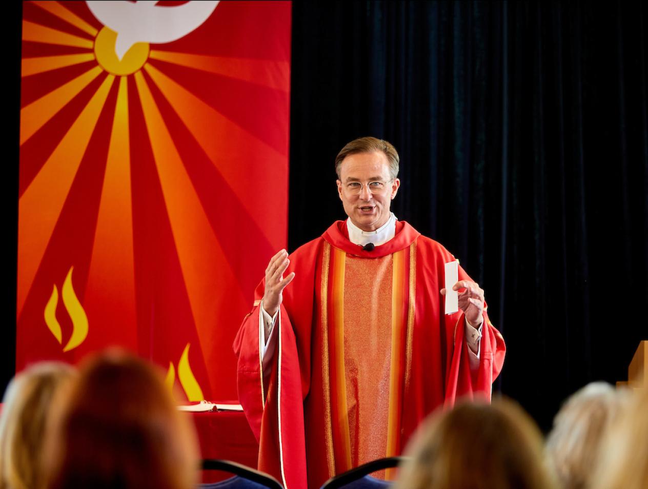 Daniel Hendrickson at Red Mass with audience