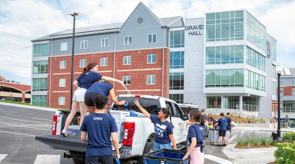 Students moving in to Graves Hall.