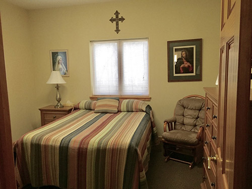 Queen bedroom in the Manresa Prayer House