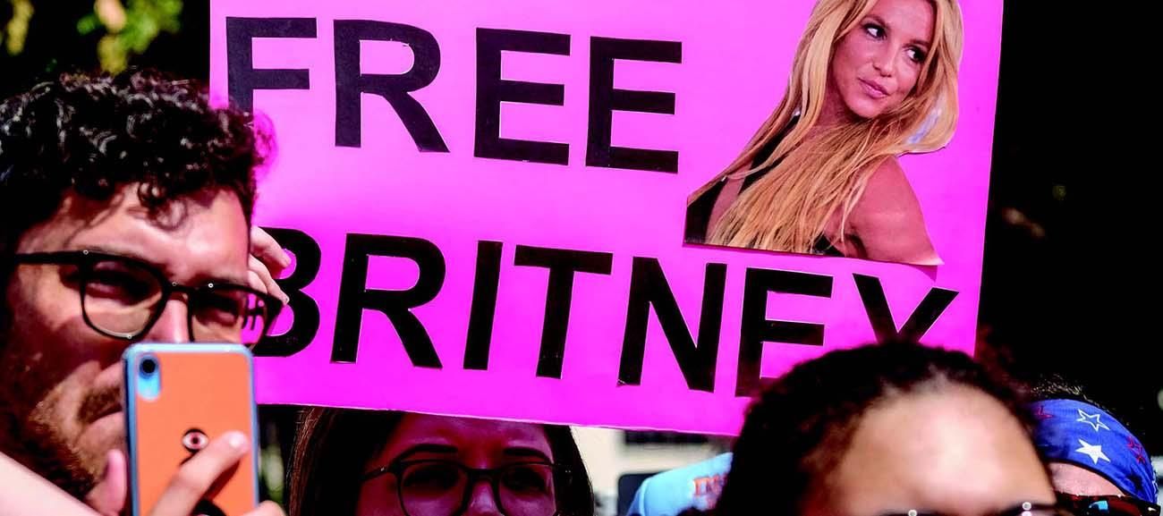 Britney Spears fans with sign saying "Free Britney"