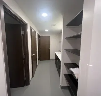 Magis Hall Unit 2-Person Bathroom