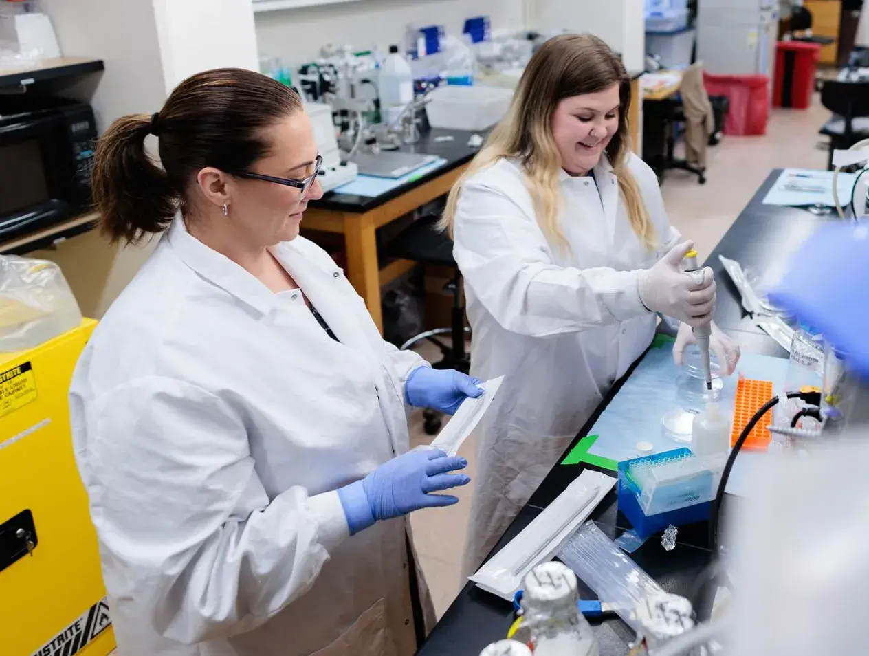Pharmacology and Neuroscience students working in lab