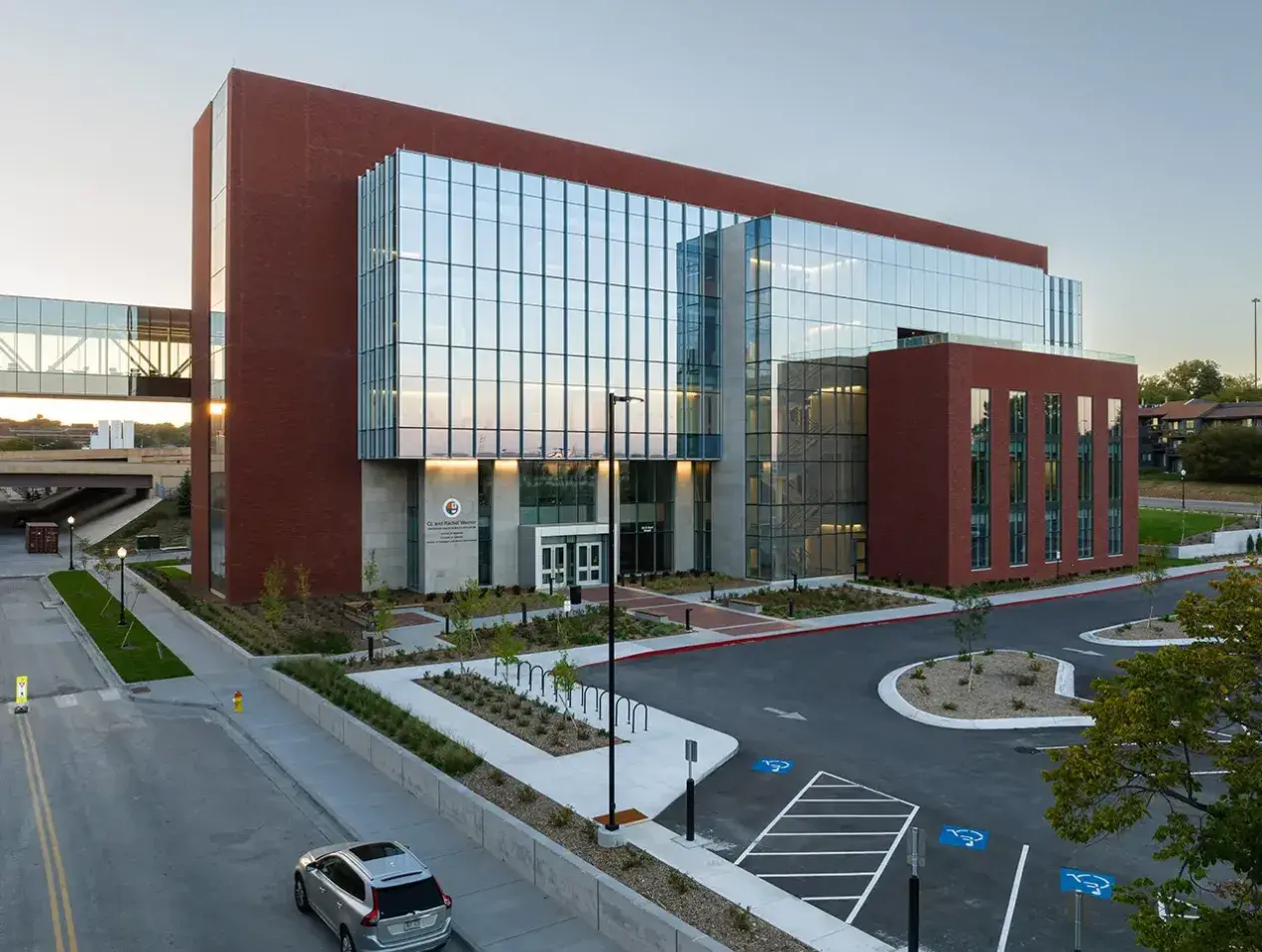 Wide shot of Omaha medical building at Creighton.