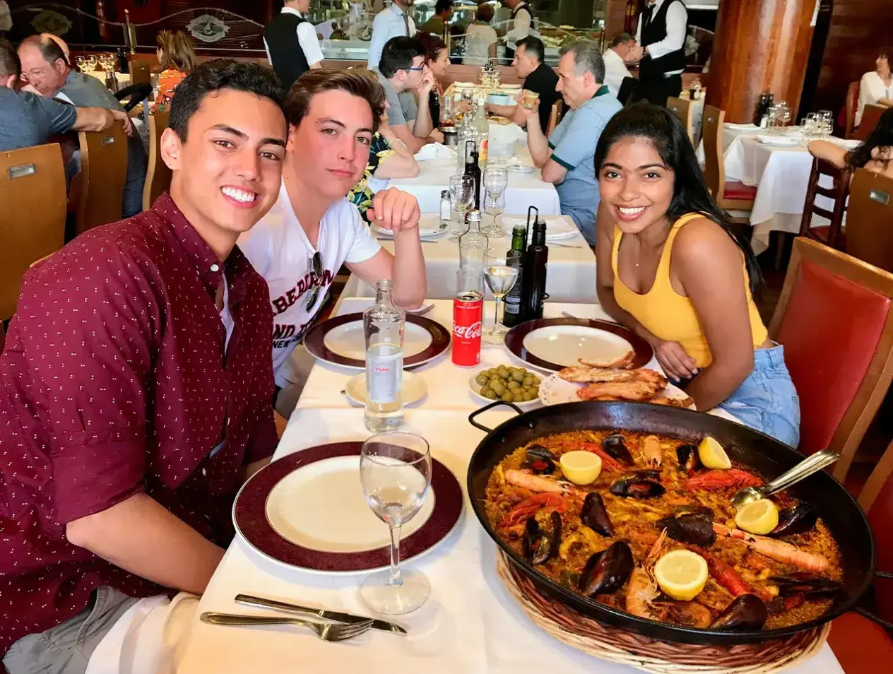 Students eating together on study abroad trip.
