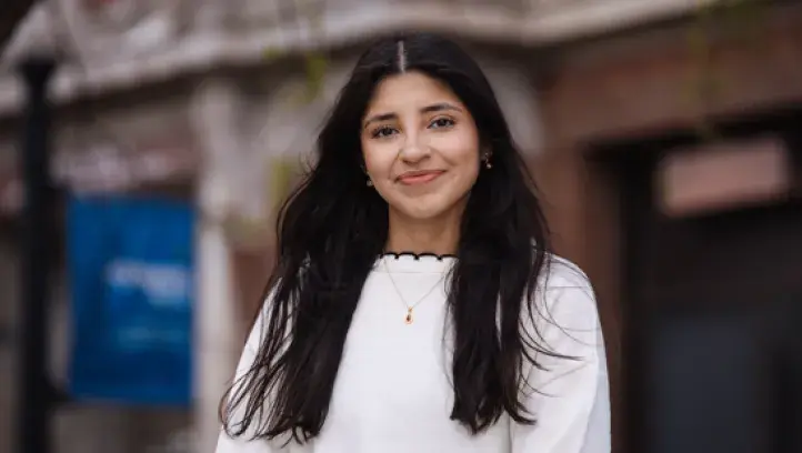 Sara Avila headshot