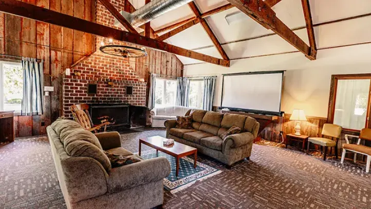 Isaac Jogues living room