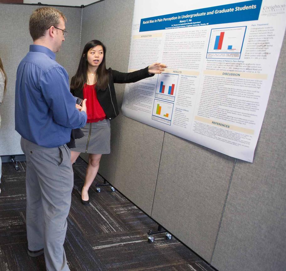 Student presenting research to faculty Thumbnail