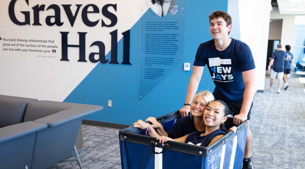 students move in to Creighton's Graves Hall
